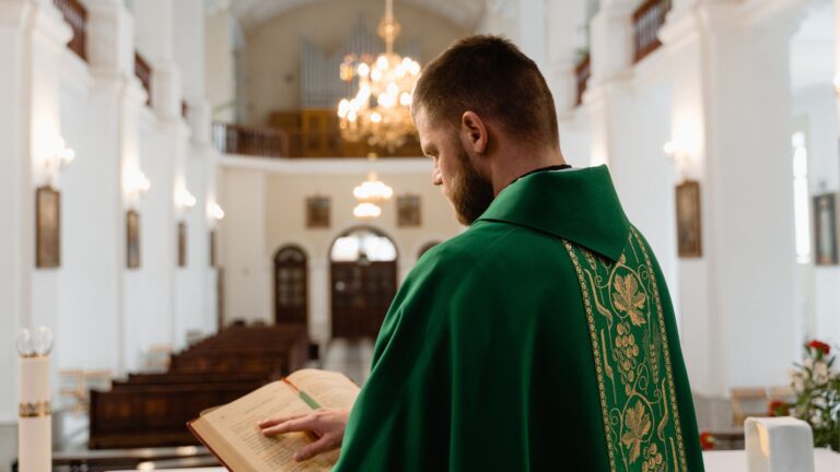 Sacerdote