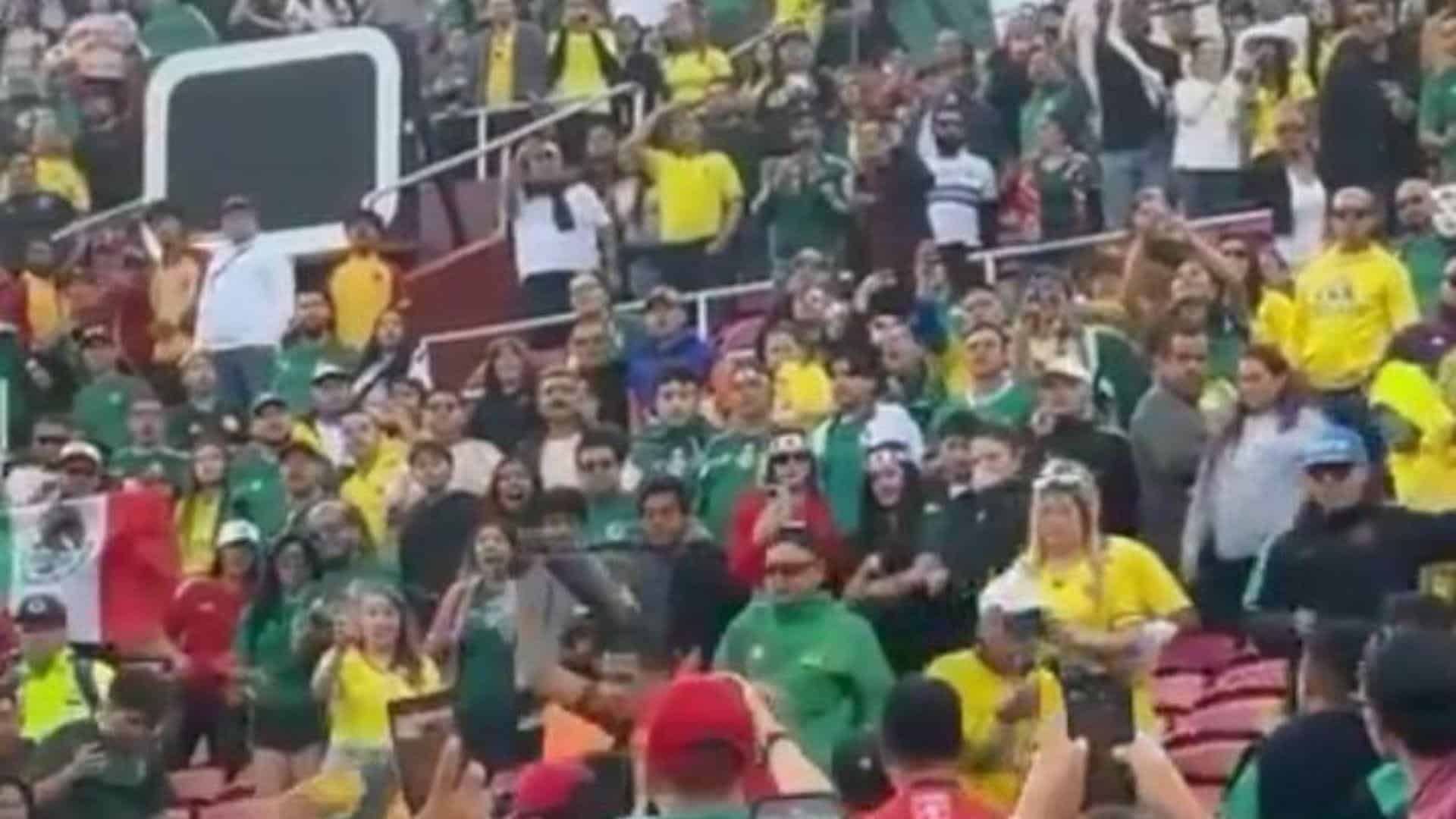 Partido Contra Brutal pelea entre hinchas colombianos en el partido contra México ...