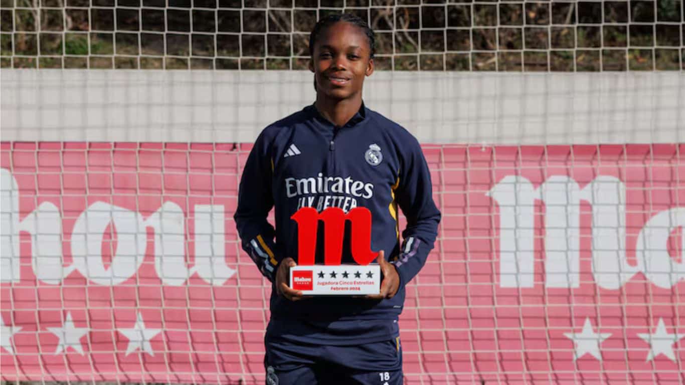 Linda Caicedo con premio