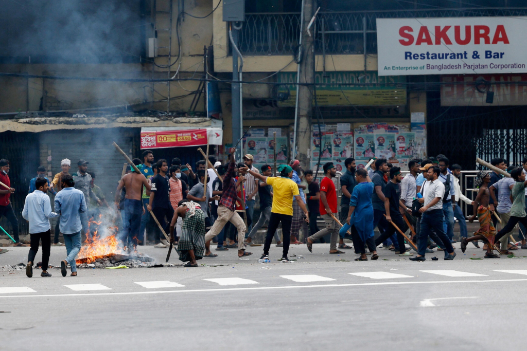 Ciudadanos de Bangladesh protestan ante el gobierno Sheikh Hasina