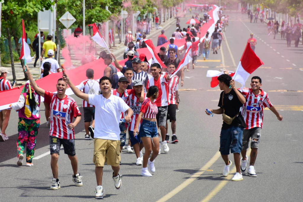 Hinchas del Junior celebrando el centenario en Barranquilla