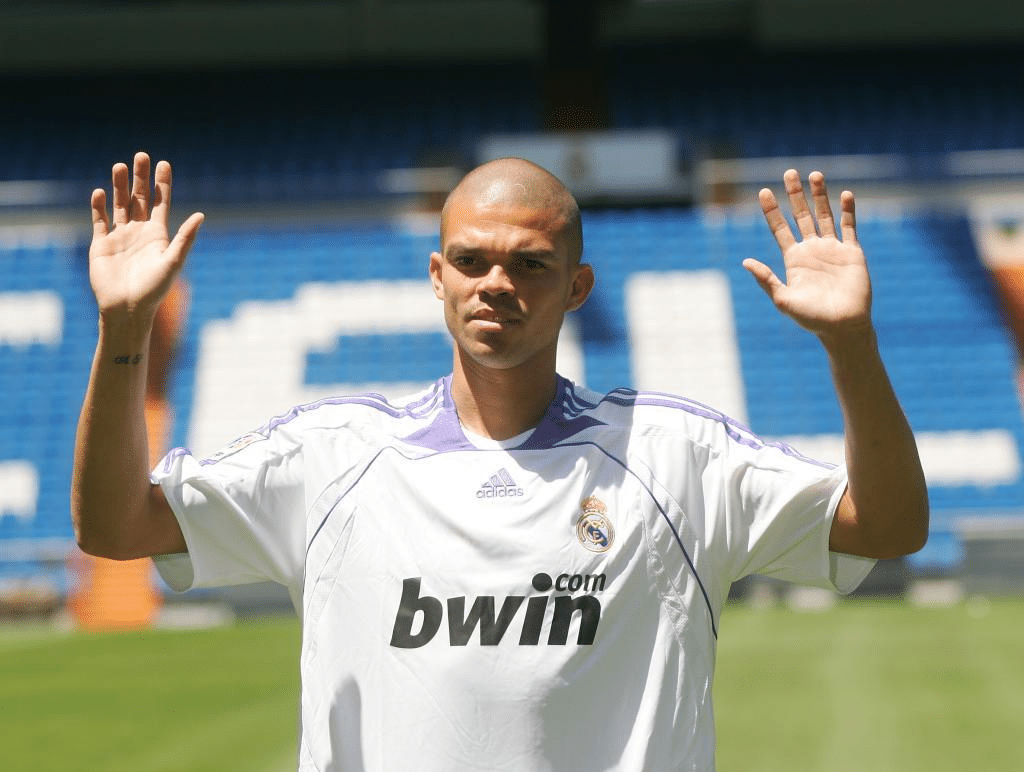 Pepe en su presentación en el Real Madrid (2007)