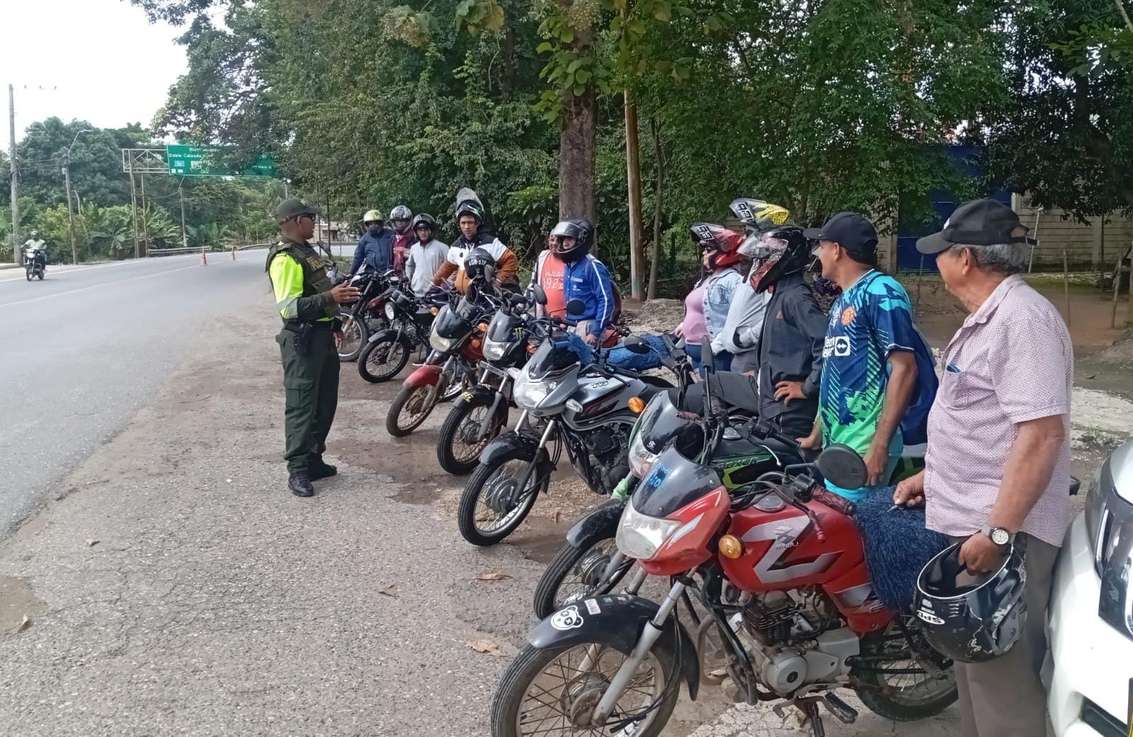policías