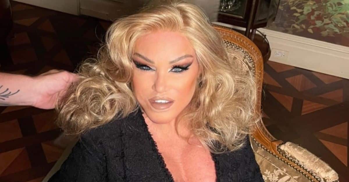 mujer felina