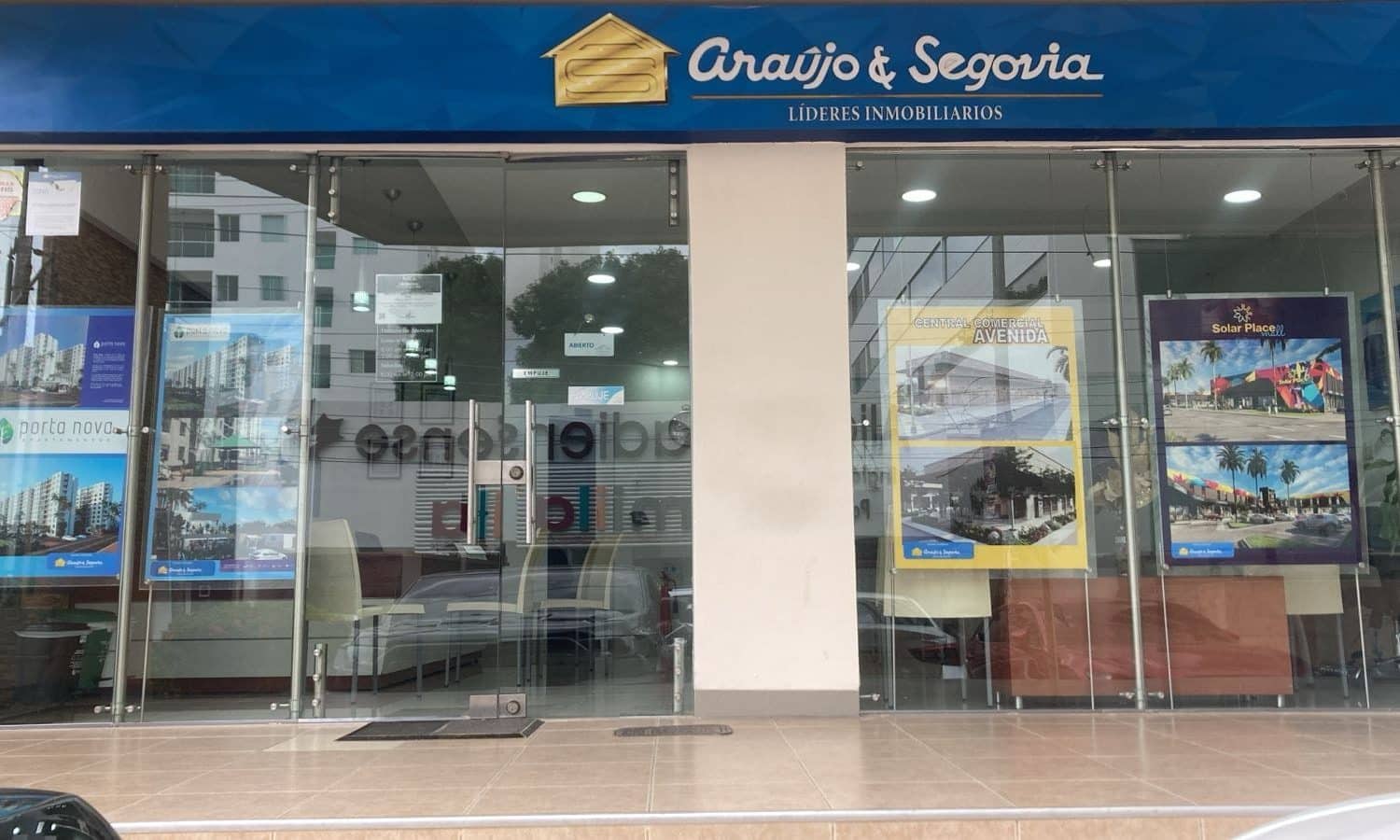 Araújo & Segovia