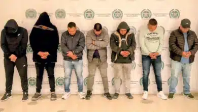 policías