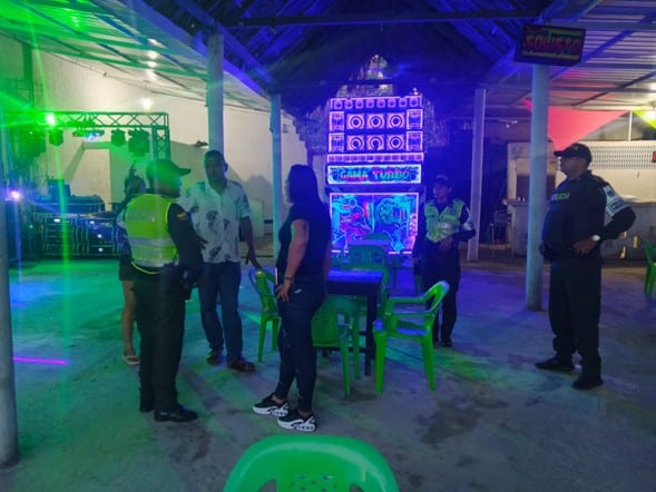 policía