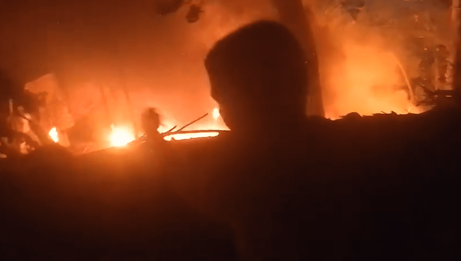 Vivienda quedó reducida a cenizas tras fuerte incendio en Lorica ...