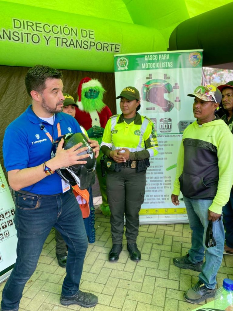 La Policía Nacional y la ANSV lanzaron en Montería el Plan Navidad “Decide… enciende luces o apagas vidas” para reforzar la seguridad vial durante las festividades.