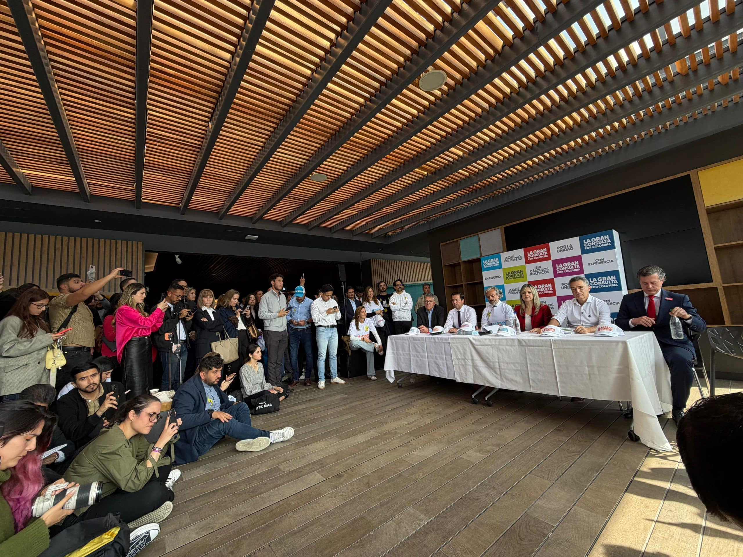 Seis figuras del centro político colombiano anunciaron oficialmente la creación de La Gran Consulta por Colombia