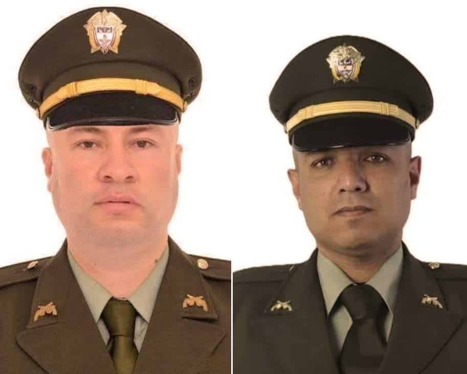 policías