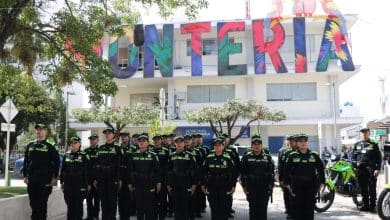 policías