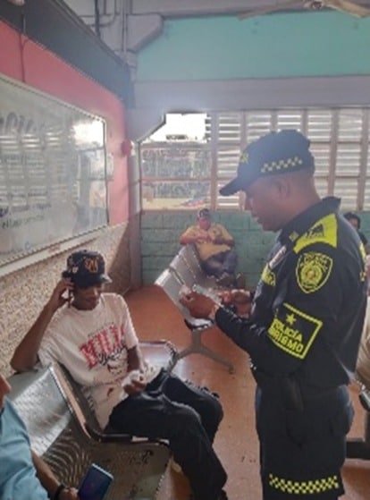 Policía