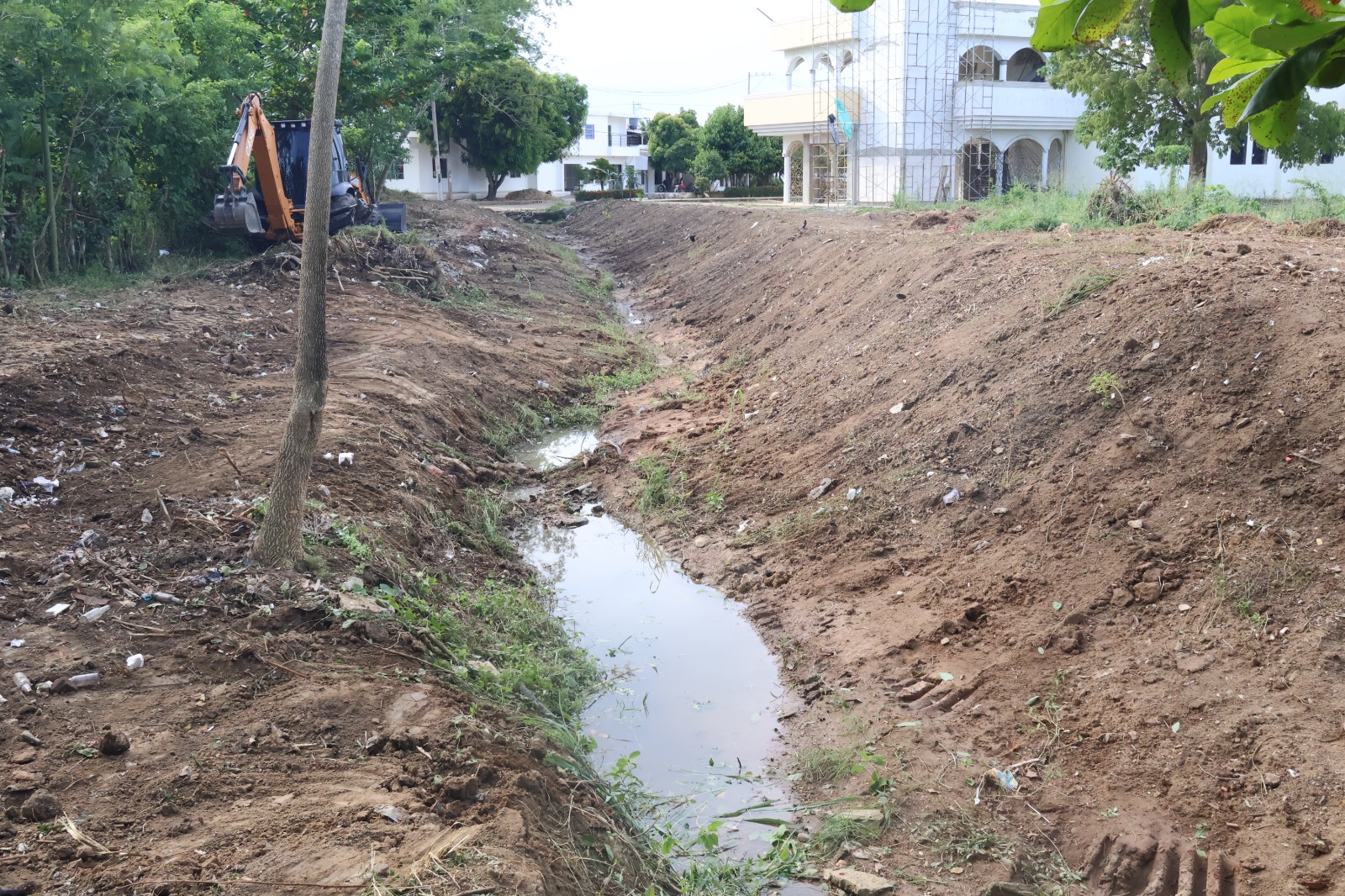 Avanza la limpieza de canales para prevenir inundaciones en Sahagún ...