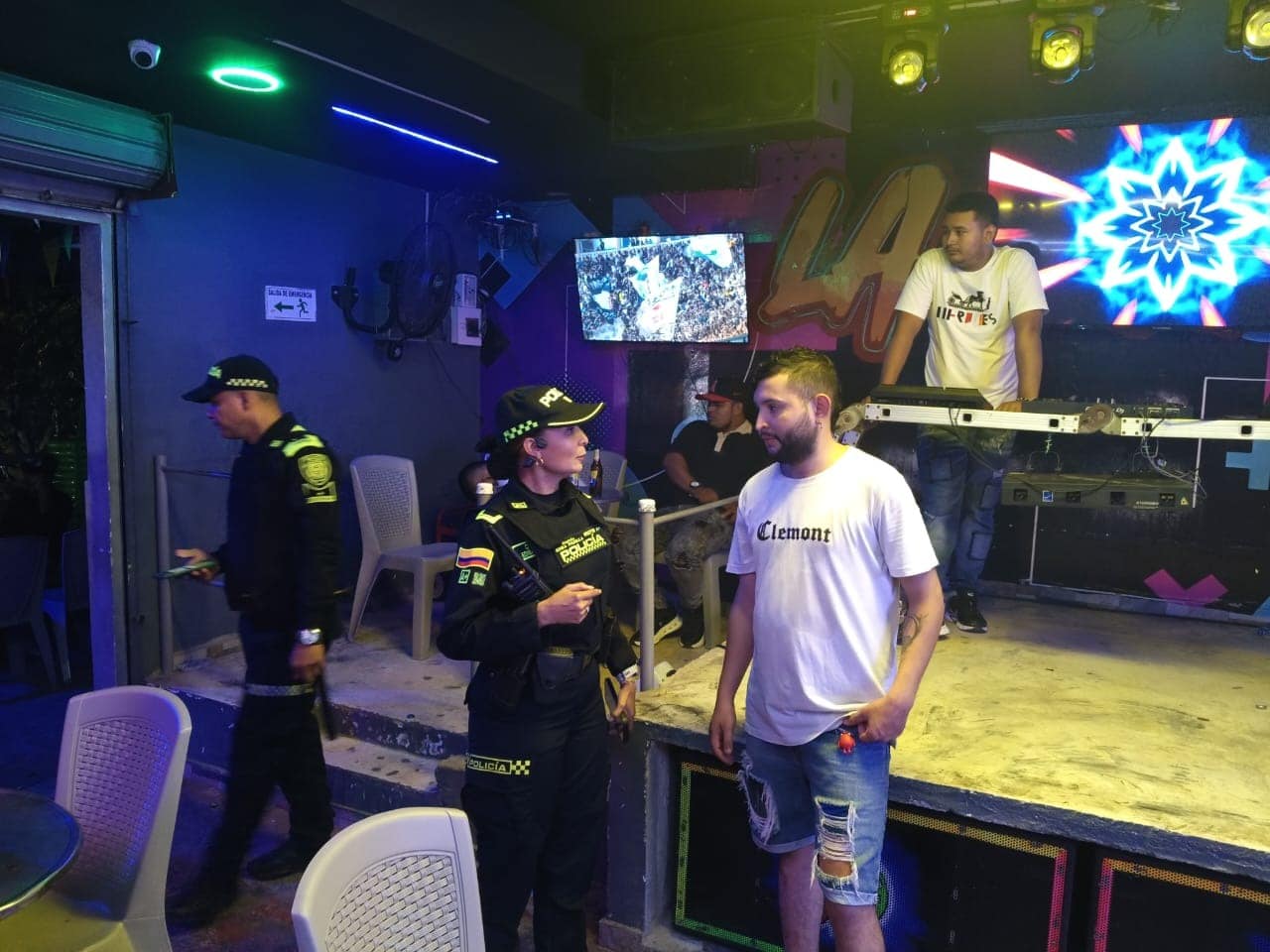 Policía