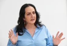 María