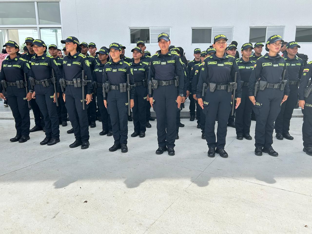 policías