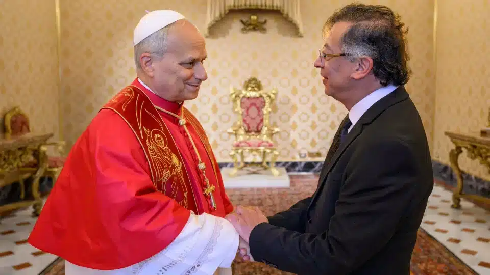 Gustavo Petro Papa Leon