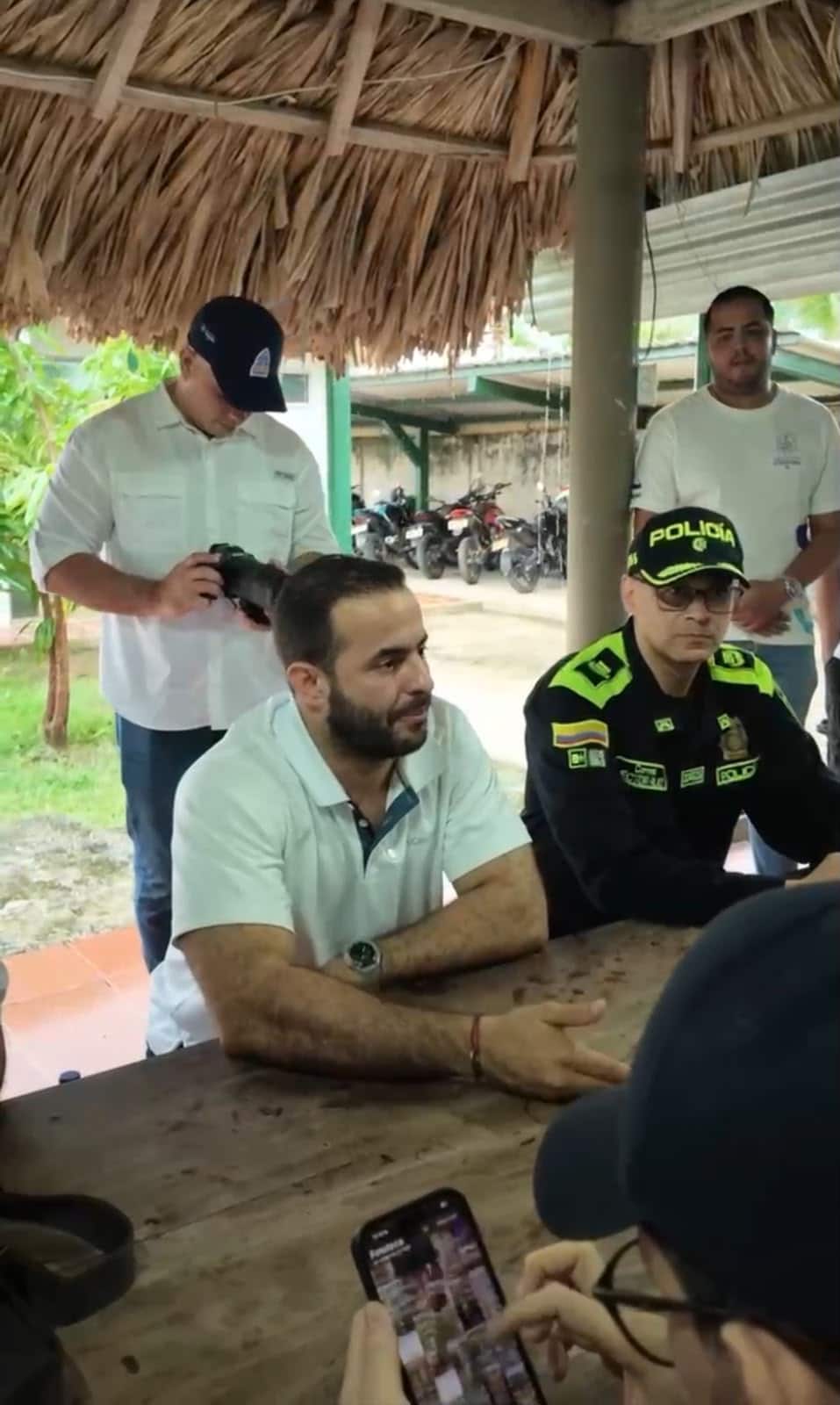 Policía