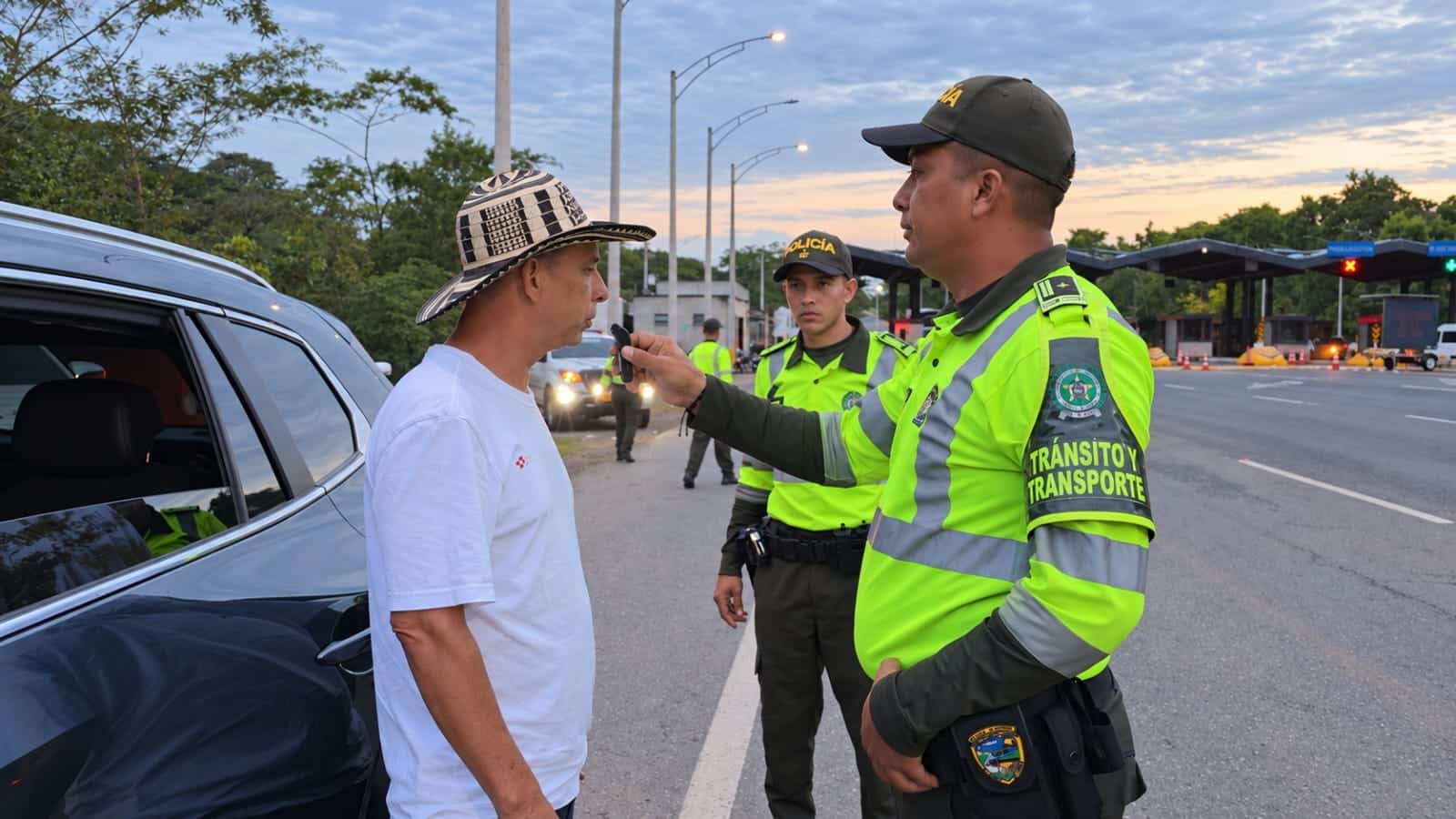 policías
